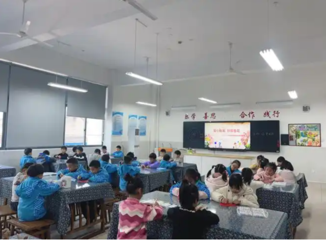 勞動(dòng)教育課程體系加強(qiáng)學(xué)生動(dòng)手能力實(shí)踐能力和創(chuàng)新能力的培養(yǎng)