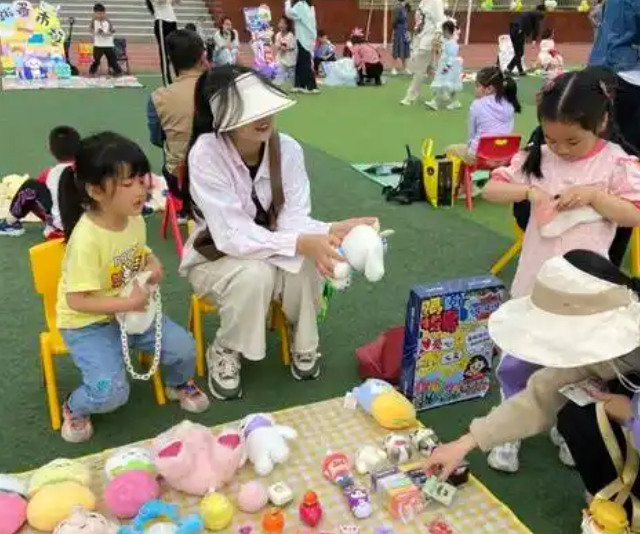 教師先行課程浸潤家園校協同構建起三位一體的幼小聯接機制