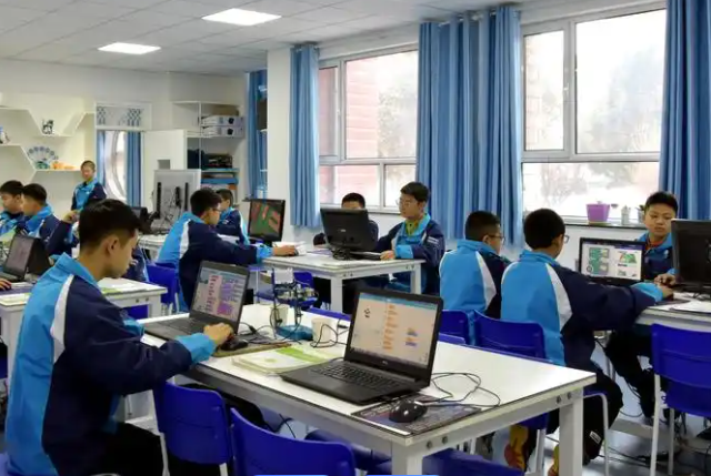 學生可動態復現真實場景實現物理環境與數字空間的虛實共生