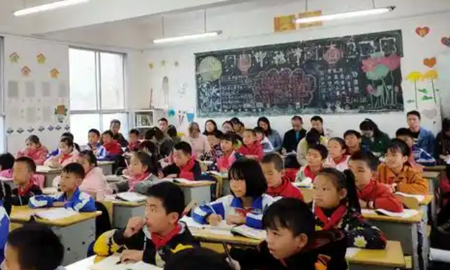 講堂變得互動(dòng)性明顯增強(qiáng)大家的學(xué)習(xí)積極性也被充分調(diào)動(dòng)起來(lái)了