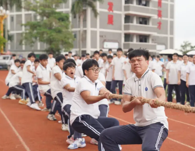 構成教與學師與生“共同在場”的雙向互動講堂力求在師生攜手探索