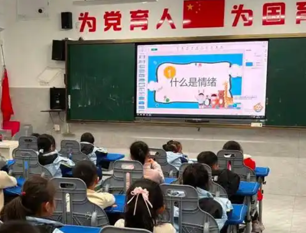愛是一劑良藥就讓我們把愛的火炬?zhèn)鬟f給學(xué)生為愛插上翅膀