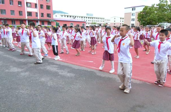 營造了和諧校園文化氛圍還能引導學生從小培育積極健康興趣愛好