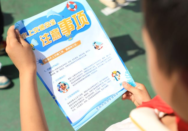 交通安全知識入腦入心有效提升師生交通安全意識與自我防護能力
