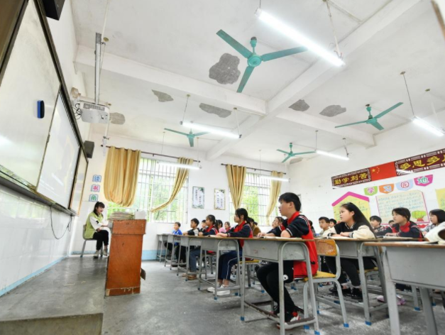 努力打好教育翻身仗人投入不夠一直是困擾教育展開的瓶頸