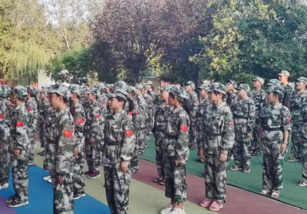 推動教育點評一體化教育點評是查驗教育效果的重要指標