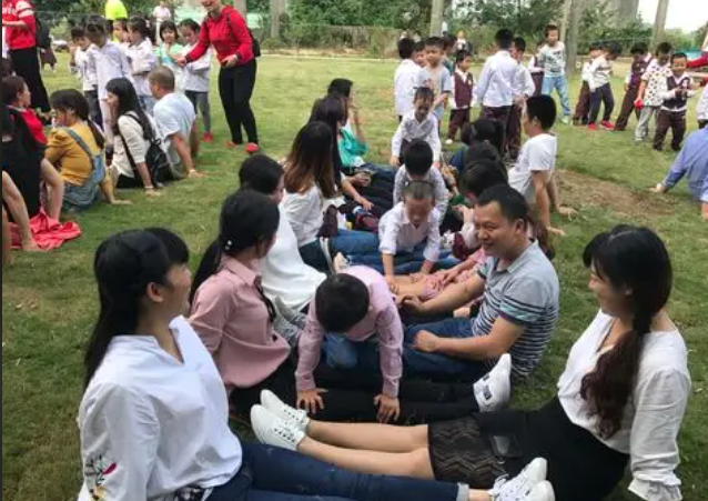 在切實的行動中調節自身情緒逐步建立對自身教育角色的認同和信心