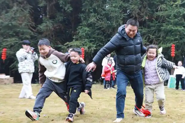 家長容易陷入焦慮控制遭遇反抗無力更焦慮的惡性循環