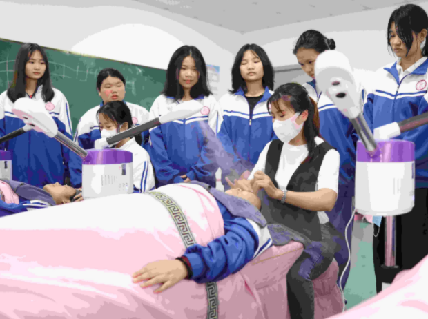 實際操作在內(nèi)的多樣化職業(yè)啟蒙課程滿足不同學(xué)生的興趣需求