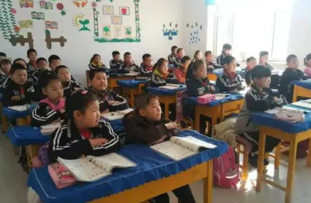 體現在講堂教育的精準化上更體現在優質教育資源的廣泛共享中