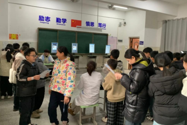 體現在講堂教育的精準化上更體現在優質教育資源的廣泛共享中