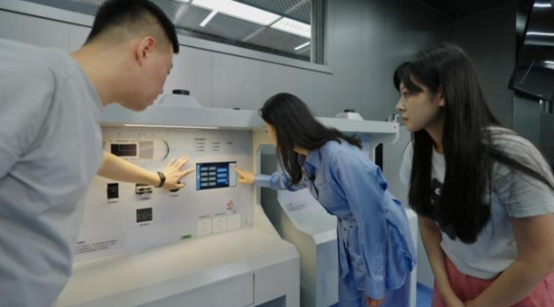 學(xué)的內(nèi)容融入到工業(yè)學(xué)生不是一個旁觀者是一個企業(yè)的見證者