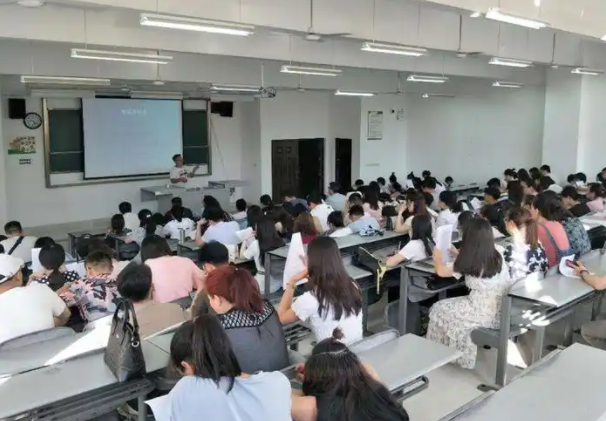 考核點評機制鑄造高素質專業(yè)化教師隊伍為品質建造注入教育動能
